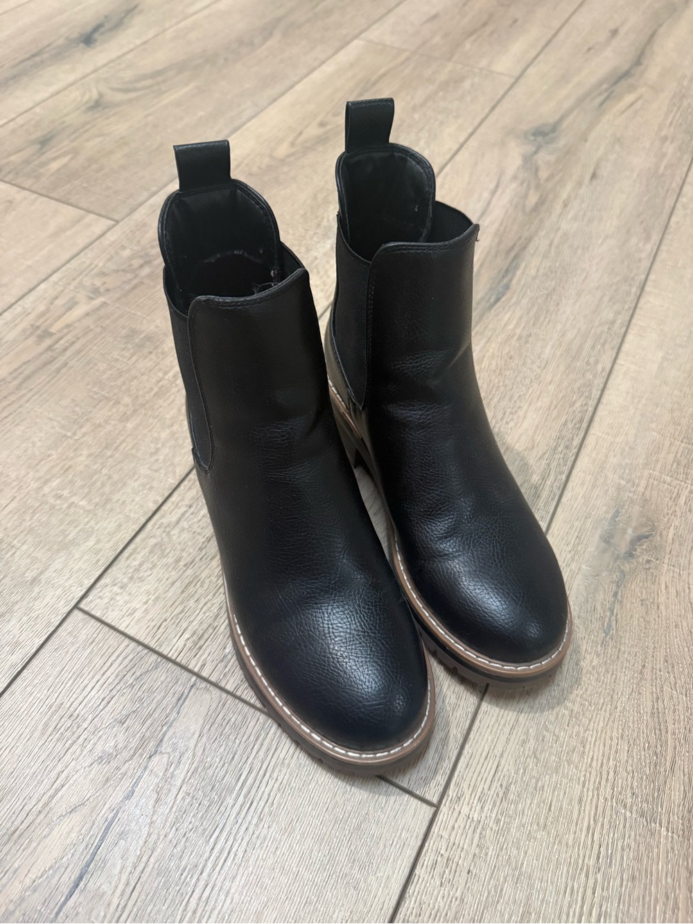 Kensie Black Chelsea Ankle Boots with Tan Welt